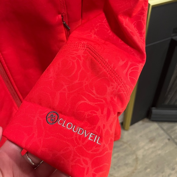 Red cloud veil medium length coat. Like new with fleece lining. Size S - Picture 3 of 5